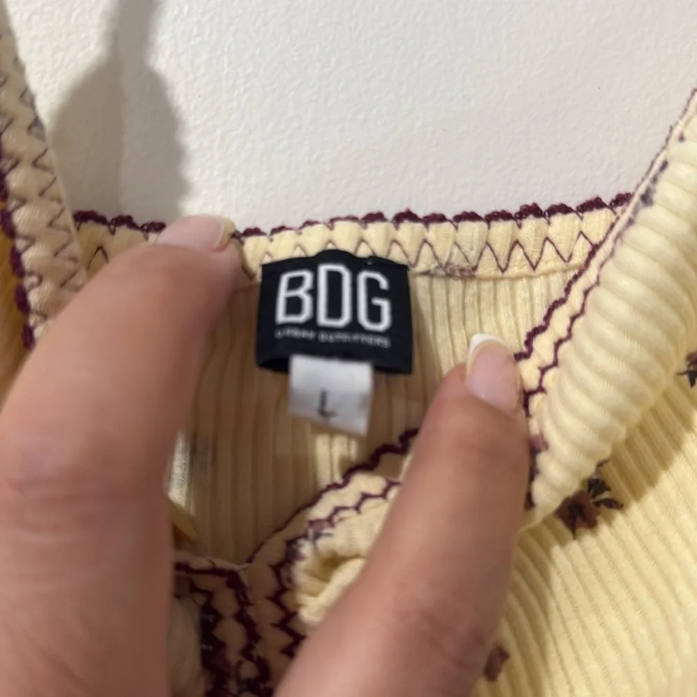 Yellow Floral Knit Tank Top - Picture 2 of 2